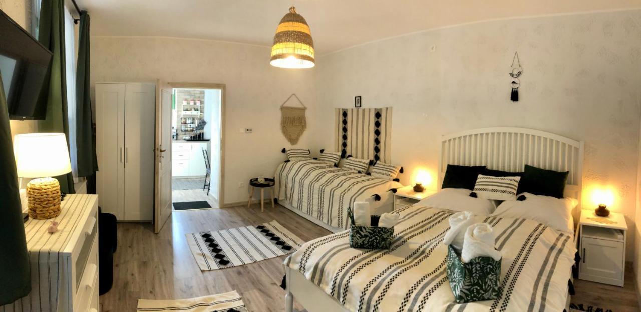Ladislaus Schnaps-Haus Falusi Vendeghaz Csolnok Exteriér fotografie