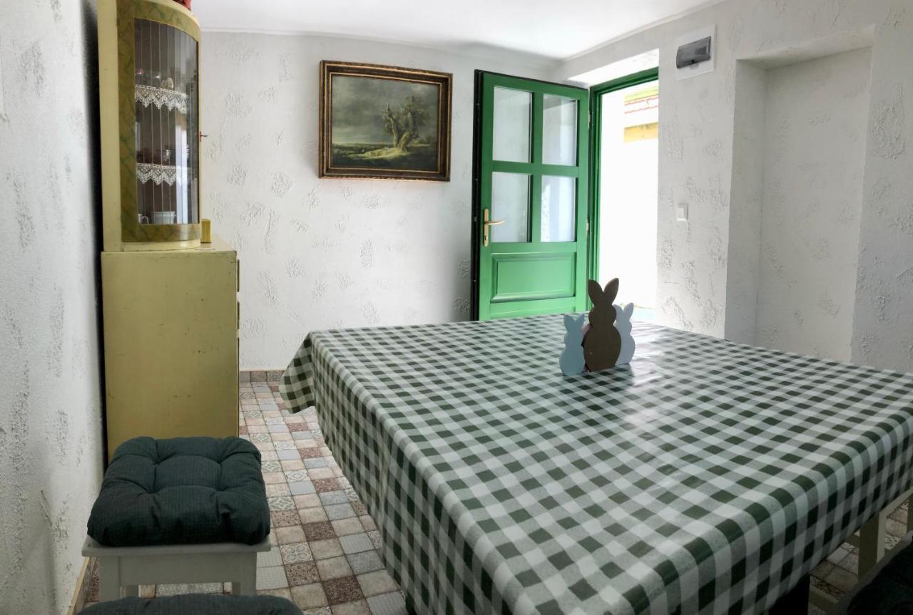 Ladislaus Schnaps-Haus Falusi Vendeghaz Csolnok Exteriér fotografie
