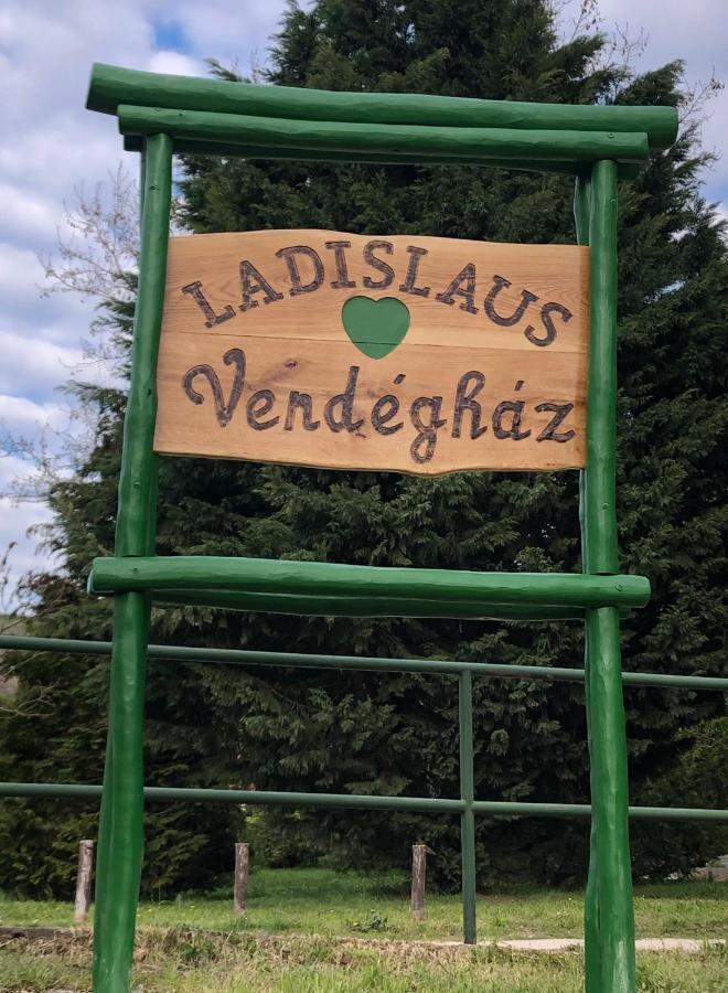 Ladislaus Schnaps-Haus Falusi Vendeghaz Csolnok Exteriér fotografie