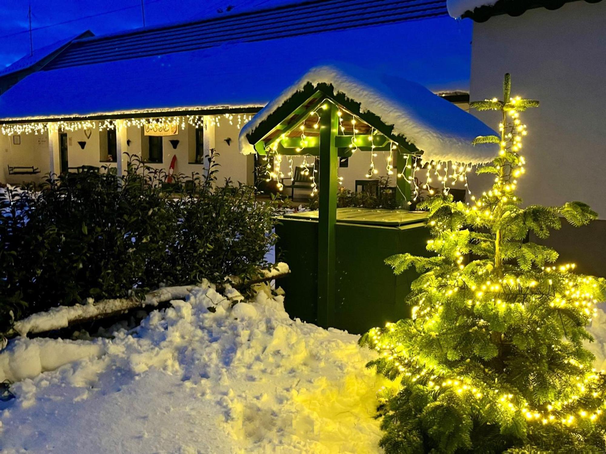 Ladislaus Schnaps-Haus Falusi Vendeghaz Csolnok Exteriér fotografie