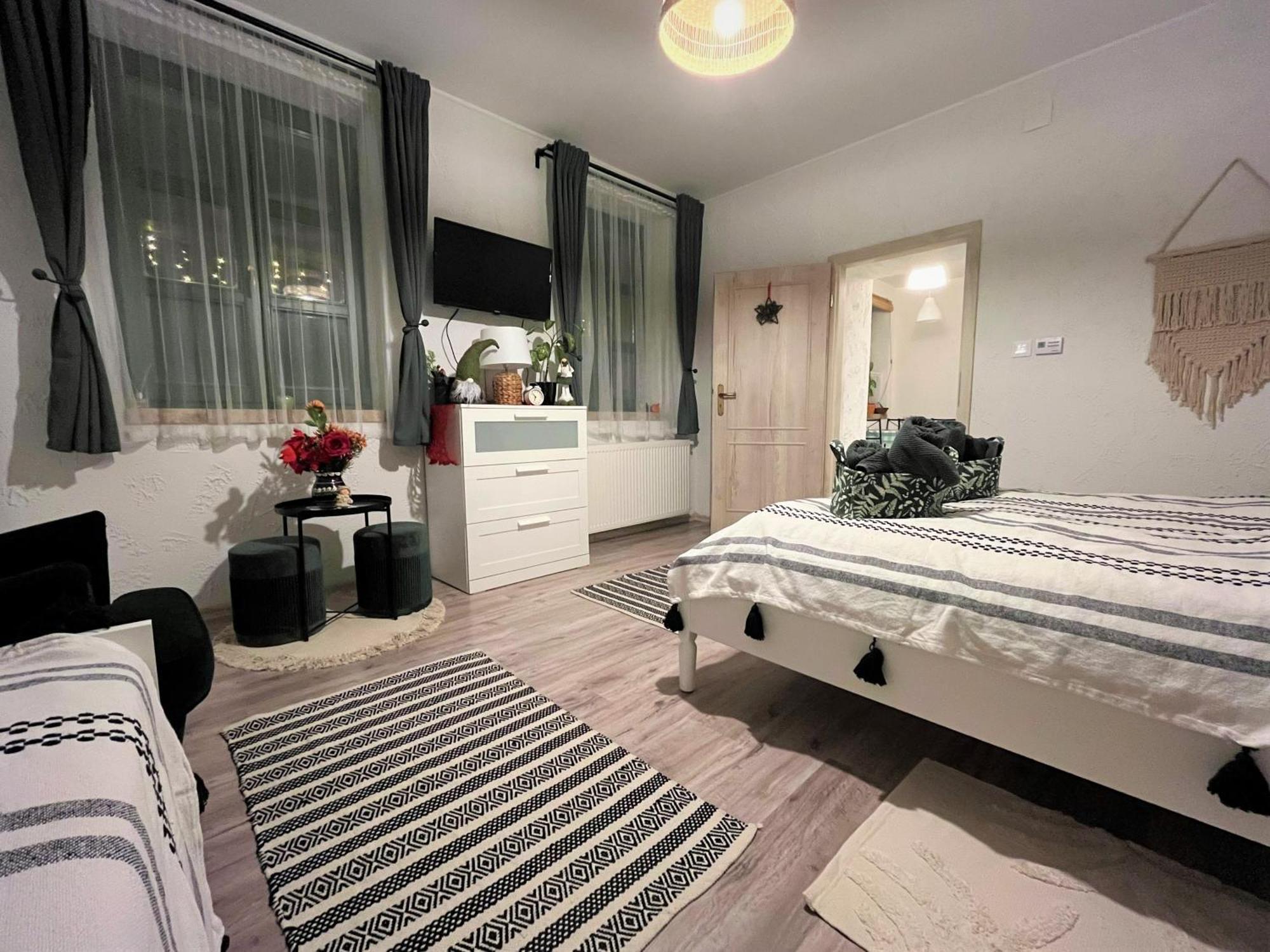Ladislaus Schnaps-Haus Falusi Vendeghaz Csolnok Exteriér fotografie
